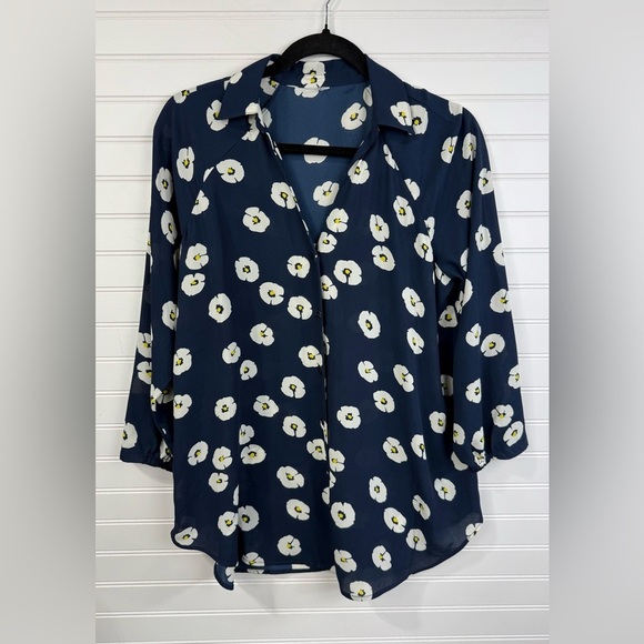 Cabi Tops - Cabi women’s Go To Button up style, navy & white floral blouse size XS.